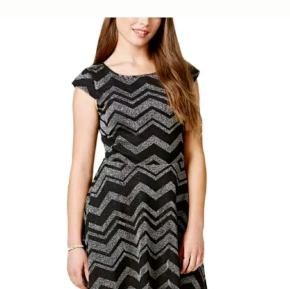 NWT FISH BOWL Fit and flare Party/cocktail Dress Jrs.Xl misses M - Picture 4 of 5